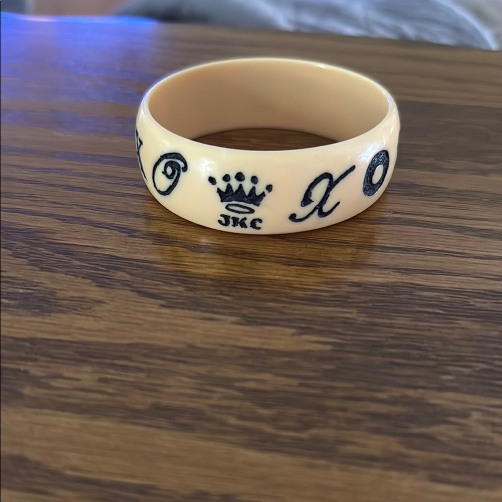 Cream with Black Bracelet